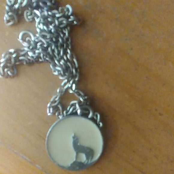 Alchemy Gothic Howling Wolf Pendant - Picture 2 of 2